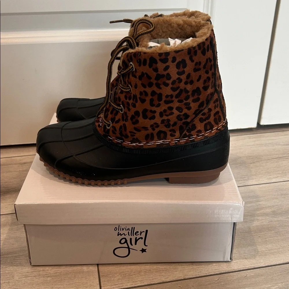 Olivia Miller Girl! Girls leopard print snow rain faux fur lined boots size 4
